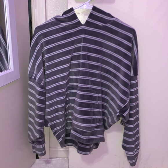 American Eagle Outfitters Cropped Sweatshirt - Picture 1 of 3